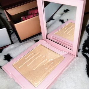 Kylie 'Iced Out' Illuminating Highlighter